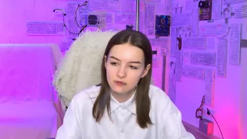 kelliebanshe online show from May 18, 2026, 7:03 am