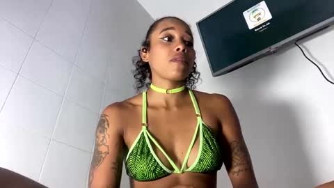 kelly__thomson online show from January 15, 2025, 12:41 am