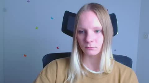 Snapshot of kelly_lly chatting on October 4, 2025, 5:33 pm Kelly online show from October 4, 2025, 5:33 pm
