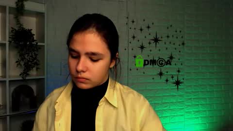 kelly_may1 online show from November 9, 2025, 10:35 am