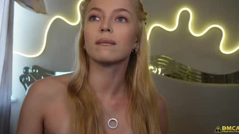 Snapshot of kelly_peachpiee chatting on September 17, 2025, 5:20 am Kelly online show from September 17, 2025, 5:20 am