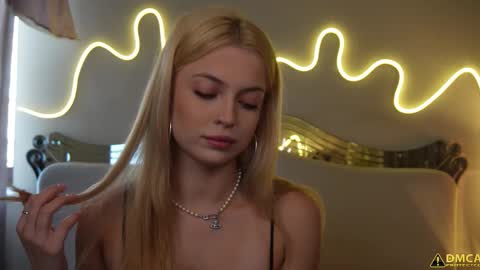 Snapshot of kelly_peachpiee chatting on September 24, 2025, 5:22 am Kelly online show from September 24, 2025, 5:22 am