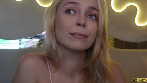 Snapshot of kelly_peachpiee chatting on October 1, 2025, 5:35 am Kelly online show from October 1, 2025, 5:35 am
