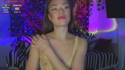 KellyFouler online show from October 4, 2025, 3:10 pm