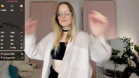 Snapshot of kellyrosewood chatting on October 7, 2025, 5:21 pm Kelly online show from October 7, 2025, 5:21 pm