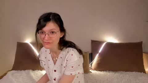 Kelsirabenold online show from March 8, 2026, 4:27 am