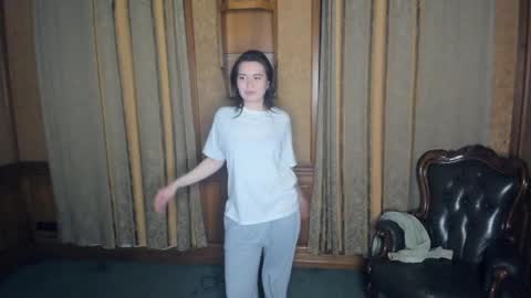 Snapshot of kemberlyrobeza chatting on May 15, 2026, 7:43 pm Lina online show from May 15, 2026, 7:43 pm