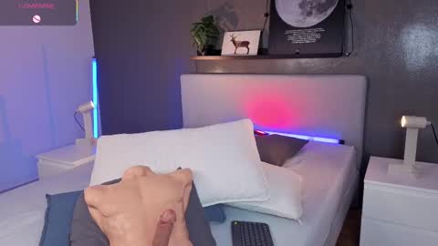   online show from October 26, 2025, 12:33 pm