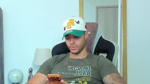 ken_mailik online show from April 27, 2026, 2:42 am