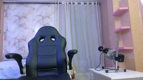 kendall696 online show from November 18, 2025, 1:15 pm