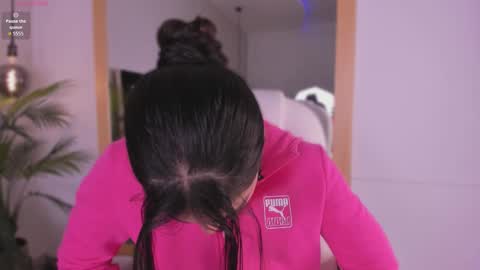    online show from October 18, 2025, 11:55 am