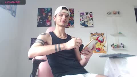 Snapshot of kendall_ros chatting on December 19, 2024, 6:01 pm kendall ross online show from December 19, 2024, 6:01 pm