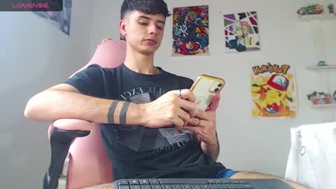 Snapshot of kendall_ros chatting on February 18, 2025, 6:47 pm kendall ross online show from February 18, 2025, 6:47 pm