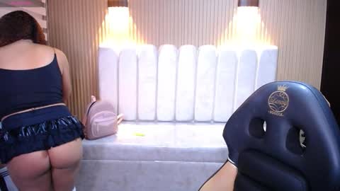 kendall_rossii_ online show from November 19, 2025, 3:39 am