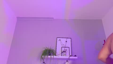 Snapshot of kendalmilleer chatting on October 7, 2025, 10:12 am online show from October 7, 2025, 10:12 am