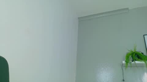 Snapshot of kendalmilleer chatting on October 13, 2025, 10:15 am online show from October 13, 2025, 10:15 am