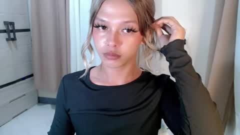 kendra_lunaxx online show from July 13, 2026, 9:34 am