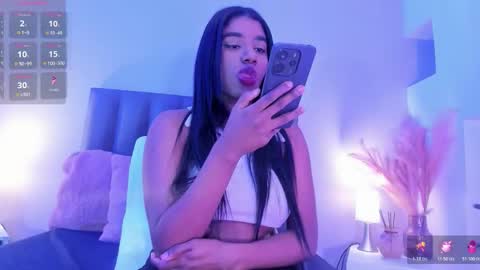 kendrachavez_ online show from November 20, 2025, 10:31 pm