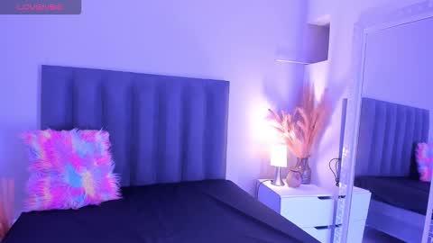 kendrachavez_ online show from December 4, 2025, 9:45 pm