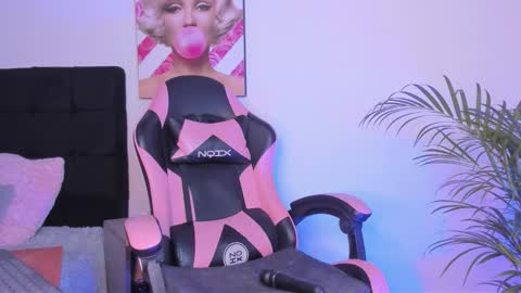  01  online show from October 13, 2025, 7:25 pm