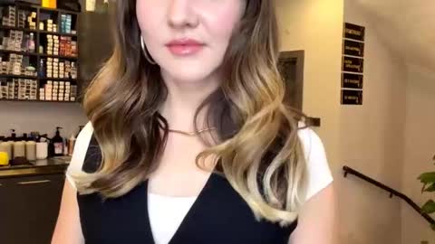 Snapshot of keniarhynard chatting on December 16, 2025, 6:46 pm Elena online show from December 16, 2025, 6:46 pm