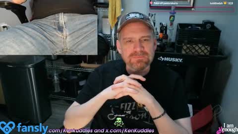 Snapshot of kenkuddles chatting on December 10, 2024, 1:11 am Ken Kuddles online show from December 10, 2024, 1:11 am