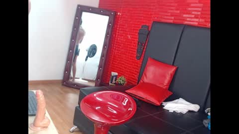 kenn_boy_ online show from February 4, 2025, 10:02 pm