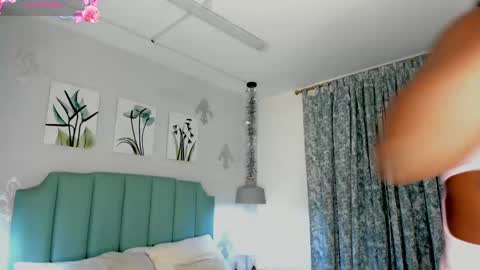 Snapshot of kentha_mitchells chatting on February 11, 2025, 10:37 am kentha_mitchells online show from February 11, 2025, 10:37 am