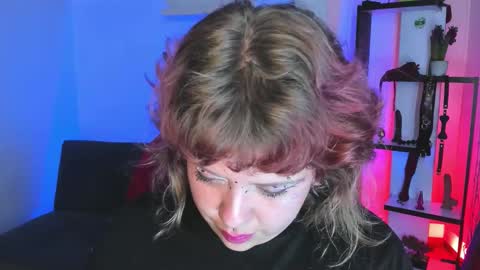 Snapshot of kenziesharik chatting on December 19, 2025, 6:42 am Kenzie online show from December 19, 2025, 6:42 am