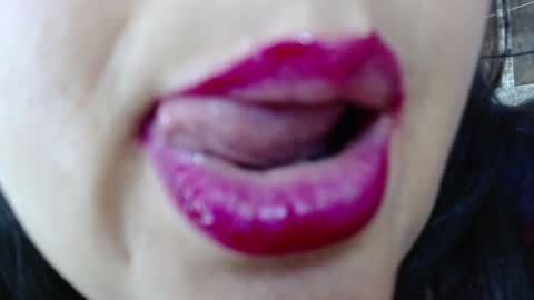 Snapshot of kerly_doll chatting on January 15, 2025, 6:29 pm K E R L Y online show from January 15, 2025, 6:29 pm