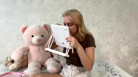 Elizabeth online show from December 16, 2025, 11:21 pm