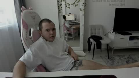 kesh_mne online show from September 18, 2025, 11:45 am