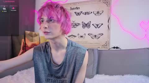 Snapshot of kessy_white chatting on January 12, 2026, 10:26 pm Kessy online show from January 12, 2026, 10:26 pm