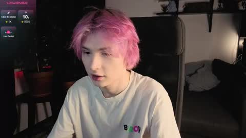 Snapshot of kessy_white chatting on January 16, 2026, 9:41 pm Kessy online show from January 16, 2026, 9:41 pm