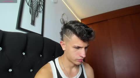 Snapshot of kevin_ahs1 chatting on December 4, 2025, 10:29 pm Kevin Ahs online show from December 4, 2025, 10:29 pm