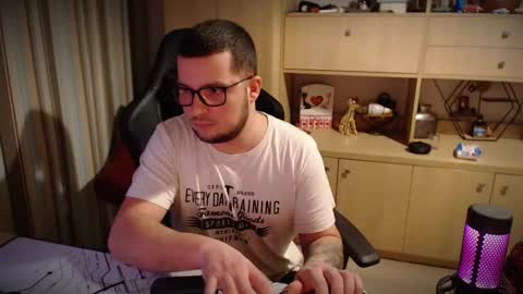 Kevinn online show from December 20, 2025, 9:33 pm