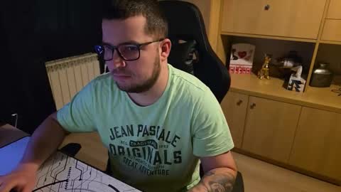 Snapshot of kevinnlovely95 chatting on February 9, 2026, 7:34 am Kevinn online show from February 9, 2026, 7:34 am