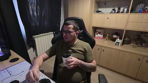 Snapshot of kevinnlovely95 chatting on February 13, 2026, 11:39 am Kevinn online show from February 13, 2026, 11:39 am