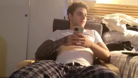 Snapshot of kevinwolf777 chatting on December 5, 2025, 2:31 am Kevin online show from December 5, 2025, 2:31 am