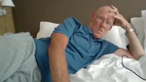 kevlooking4sez online show from October 17, 2025, 3:58 pm