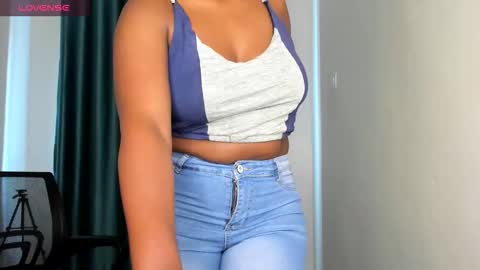 Snapshot of keyara_ chatting on January 19, 2026, 12:42 pm Keyara online show from January 19, 2026, 12:42 pm