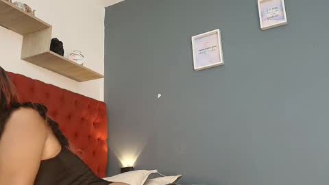 Snapshot of keyla_mejia chatting on October 24, 2025, 12:01 pm Keyla online show from October 24, 2025, 12:01 pm