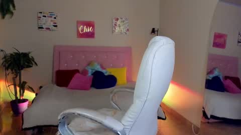 Snapshot of keyla_roberts_ chatting on December 19, 2024, 7:51 pm Adhara. Help me reach 100 likes online show from December 19, 2024, 7:51 pm