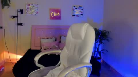 Snapshot of keyla_roberts_ chatting on February 9, 2025, 12:41 pm Adhara. Help me reach 100 likes online show from February 9, 2025, 12:41 pm