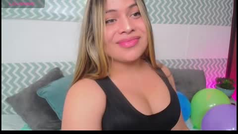 Snapshot of kheny_rose chatting on October 9, 2025, 9:35 pm Ros online show from October 9, 2025, 9:35 pm