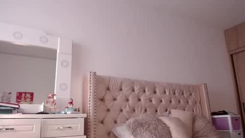 khloe33 online show from February 22, 2025, 5:35 pm