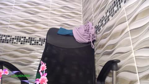 khloe33 online show from February 18, 2026, 10:06 pm