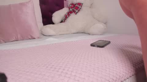 Snapshot of khloe_cutee chatting on November 20, 2025, 5:45 pm Khloe Cute online show from November 20, 2025, 5:45 pm