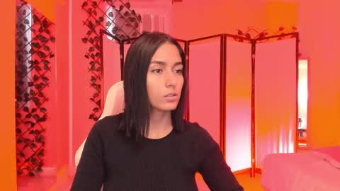 Khloe online show from November 27, 2025, 7:49 pm