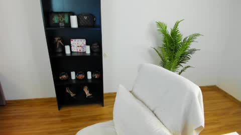 Khloe online show from May 28, 2026, 3:53 pm